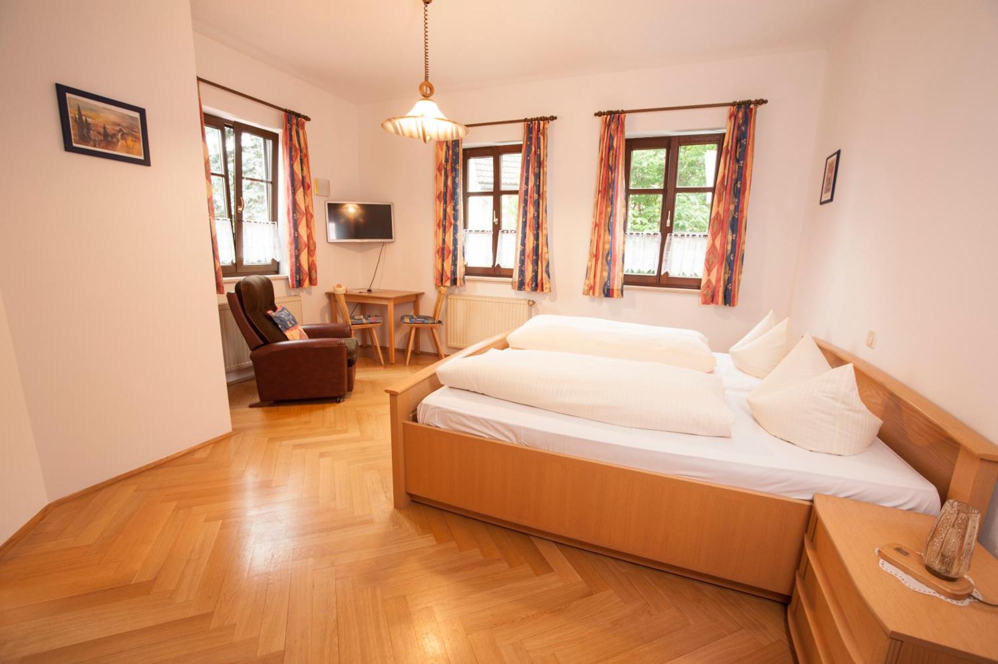 Gasthaus Schollmann Hotel Feuchtwangen Room photo